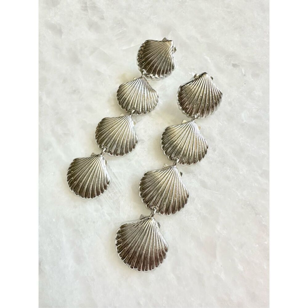 Cascading clam shell dangle earrings ￼